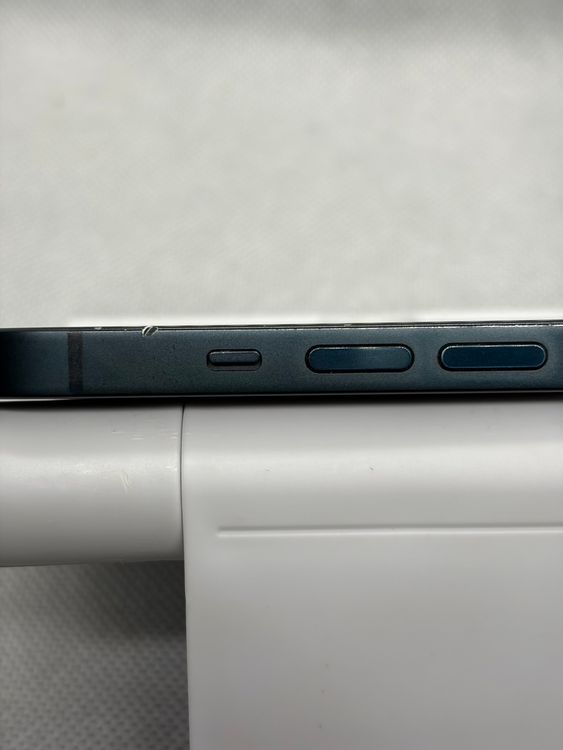 ��SIM�ե꡼ iPhone13 128GB �ߥåɥʥ��� �Хåƥ꡼82%