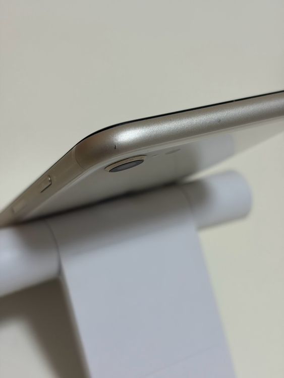 ���Хåƥ꡼100% SIM�ե꡼ iPhoneSE ��3���� 64GB �������饤��