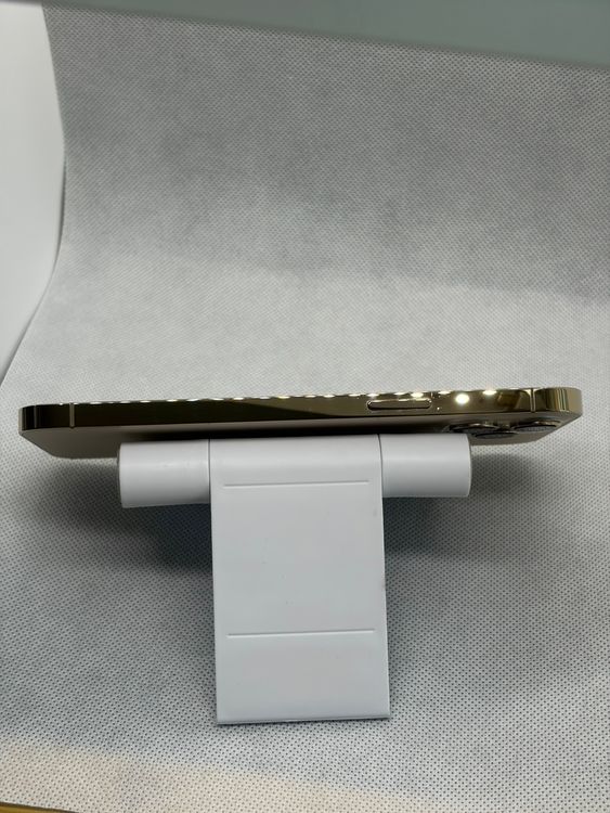 ���Хåƥ꡼81% SIM�ե꡼ iPhone12ProMax 128GB �������