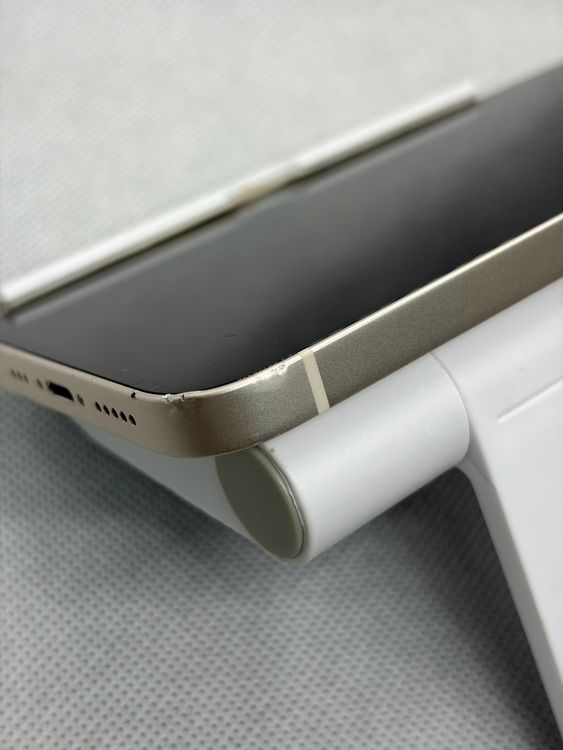 ���Хåƥ꡼84% SIM�ե꡼ iPhone13 256GB �������饤��