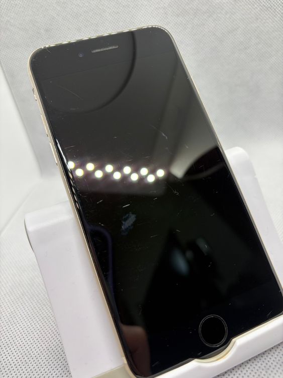 ���ϥԥͥ��ͥå� SIM�ե꡼ iPhoneSE ��3���� 64GB �������饤�� �Хåƥ꡼82%