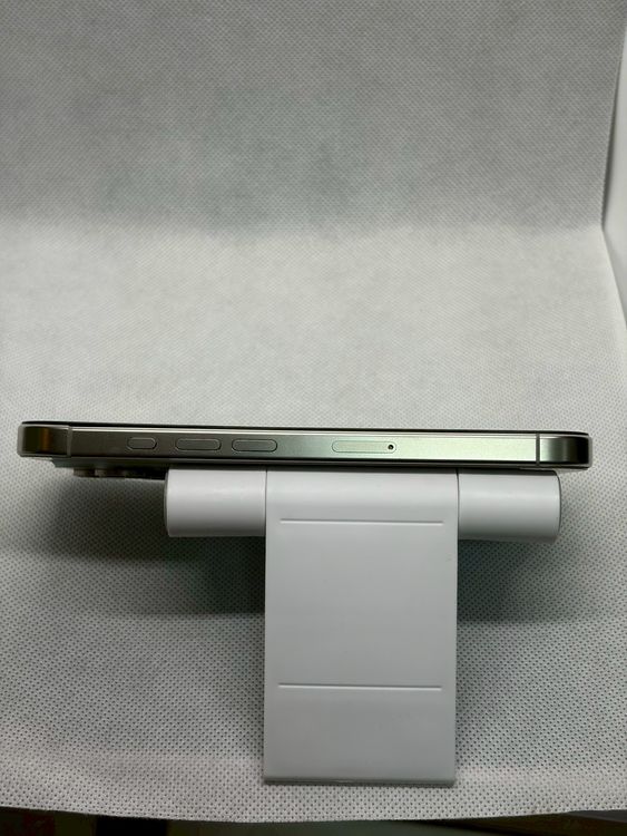 ���Хåƥ꡼87% SIM�ե꡼ iPhone16Pro 256GB �ʥ���������˥���