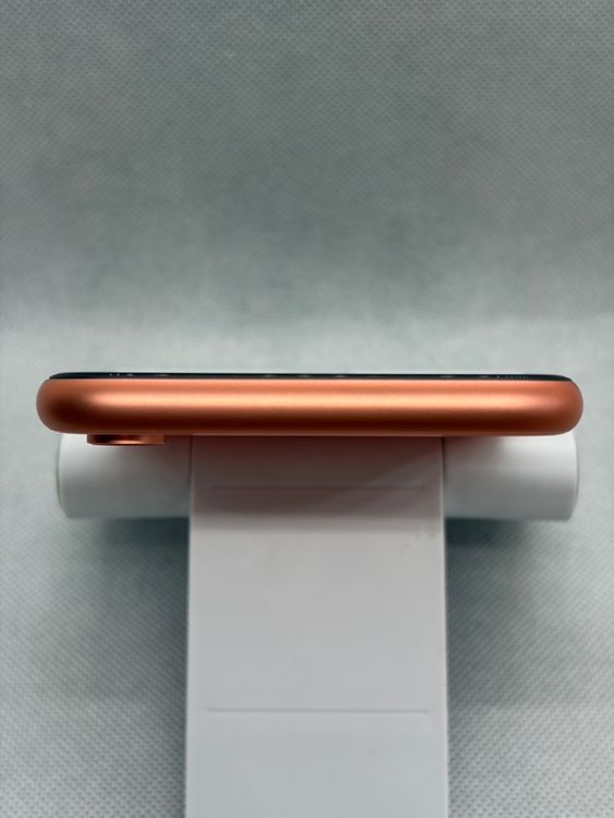 ���Хåƥ꡼84% SIM�ե꡼ iPhoneXR 64GB �������