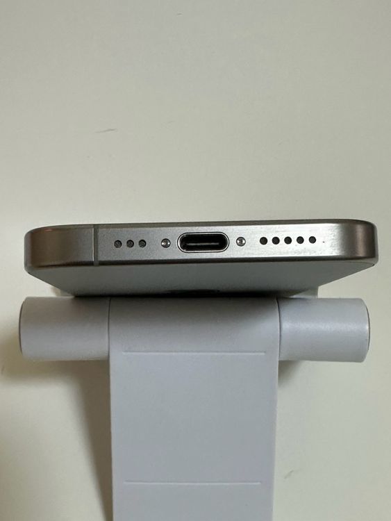 ���Хåƥ꡼84% Ķ���� SIM�ե꡼ iPhone15Pro 256GB �ʥ���������˥���