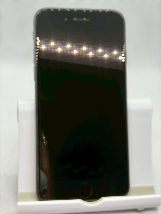 ���Хåƥ꡼90% Ķ���� SIM�ե꡼ iPhoneSE ��3���� 128GB �ߥåɥʥ���