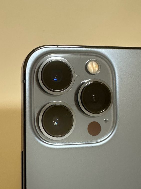 ������ �Хåƥ꡼85% SIM�ե꡼ iPhone13Pro 128GB ������֥롼