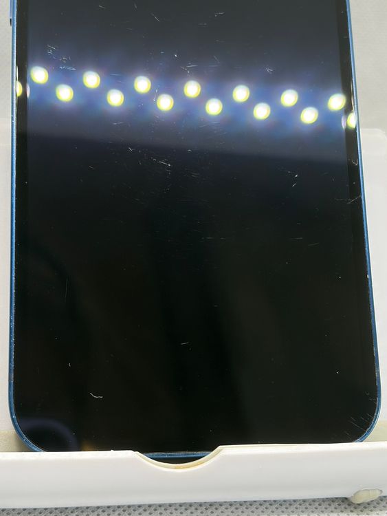 ���Хåƥ꡼83% SIM�ե꡼ iPhone12 64GB �֥롼