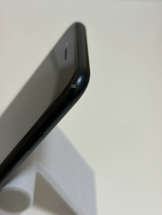��SIM�ե꡼ iPhoneSE ��3���� 128GB �ߥåɥʥ���