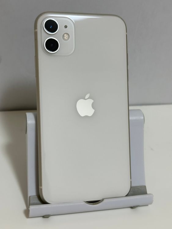 ���Хåƥ꡼86% SIM�ե꡼ iPhone11 64GB �ۥ磻��