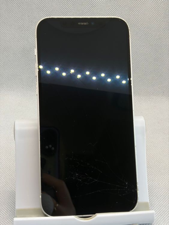 ���Хåƥ꡼82% SIM�ե꡼ iPhone12 128GB �ۥ磻��