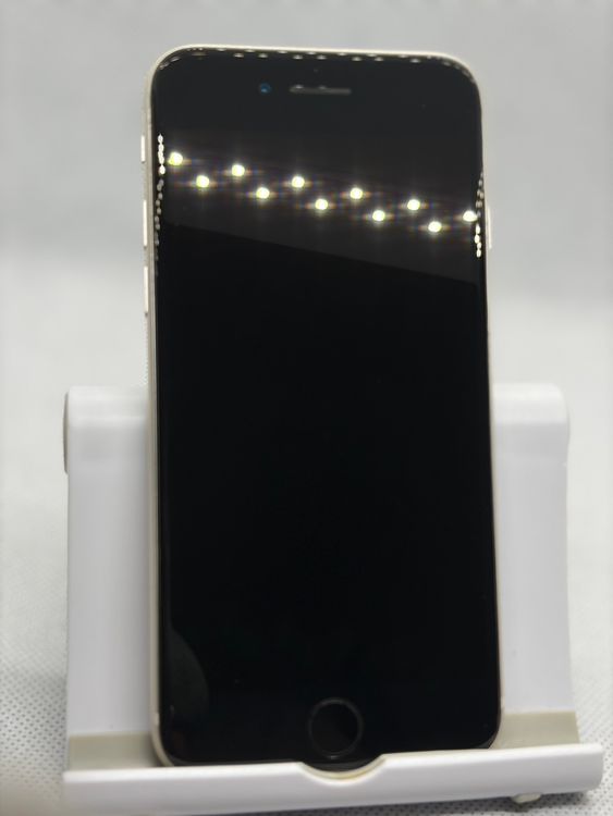 ���Хåƥ꡼82% SIM�ե꡼ iPhoneSE ��3���� 64GB �������饤��