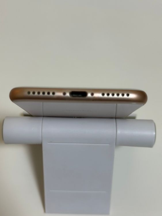 ���Хåƥ꡼82% SIM�ե꡼ iPhone8 64GB �������