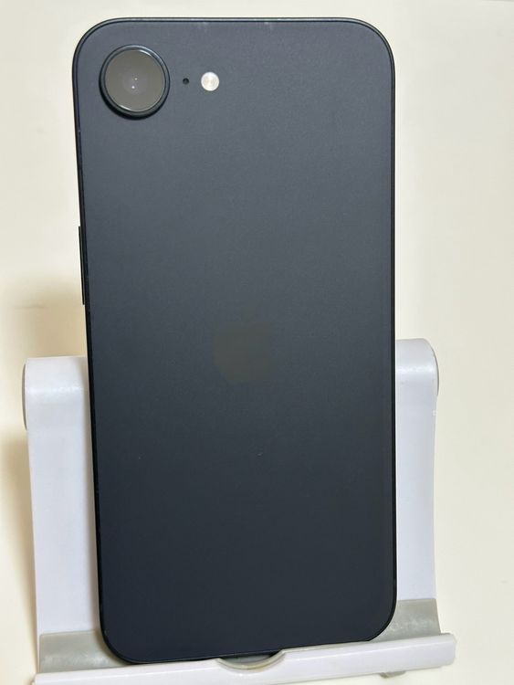 ���Хåƥ꡼100% SIM�ե꡼ iPhone16e 128GB �֥�å�