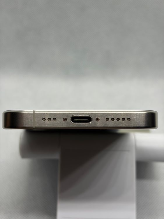 ���Хåƥ꡼86% SIM�ե꡼ iPhone15Pro 128GB �ʥ���������˥���