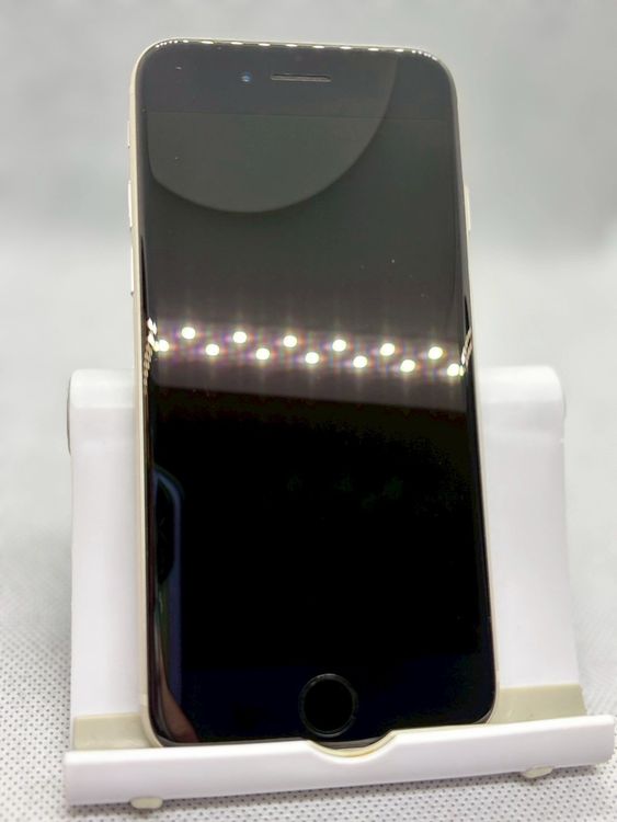 ������ SIM�ե꡼ iPhoneSE ��3���� 64GB �������饤�� �Хåƥ꡼83%