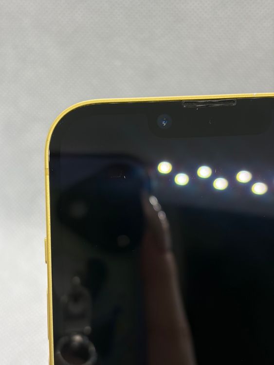 ���Хåƥ꡼82% SIM�ե꡼ iPhone14 128GB ��������