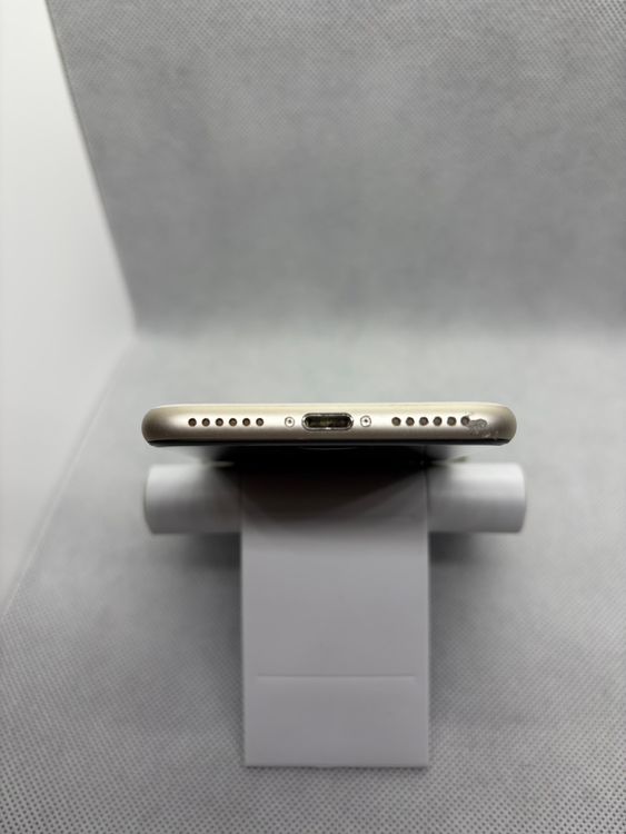 ���ϥԥͥ��ͥå� SIM�ե꡼ iPhoneSE ��3���� 64GB �������饤�� �Хåƥ꡼82%