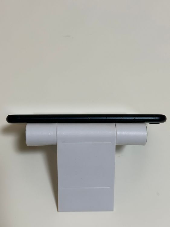��SIM�ե꡼ iPhoneSE ��3���� 64GB �ߥåɥʥ���