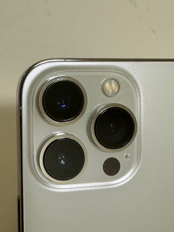 ���Хåƥ꡼84% SIM�ե꡼ iPhone13Pro 128GB ����С�