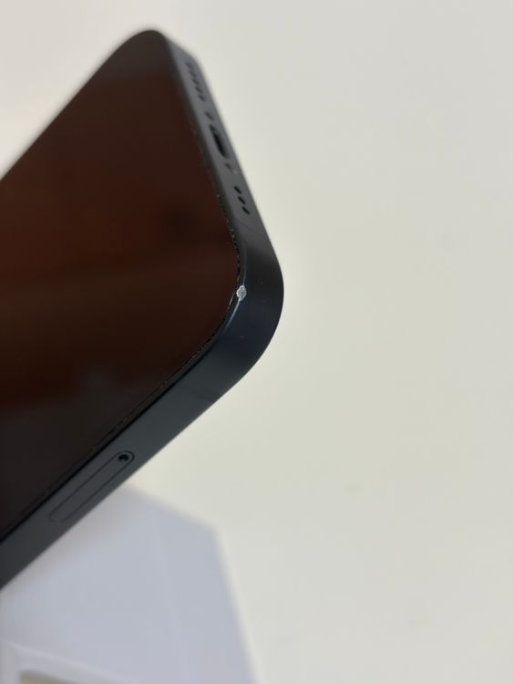 ���Хåƥ꡼82% SIM�ե꡼ iPhone14 128GB �ߥåɥʥ���