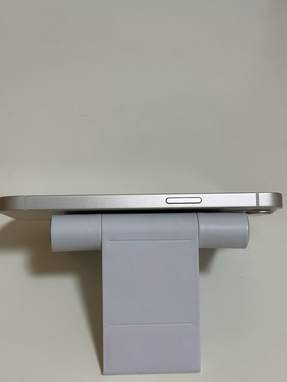 ���Хåƥ꡼100% SIM�ե꡼ iPhone13 128GB �������饤��