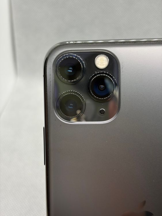 ���Хåƥ꡼84% SIM�ե꡼ iPhone11ProMax 256GB ���졼