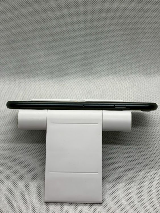 ���Хåƥ꡼88% Ķ���� SIM�ե꡼ iPhoneSE ��3���� 64GB �ߥåɥʥ���