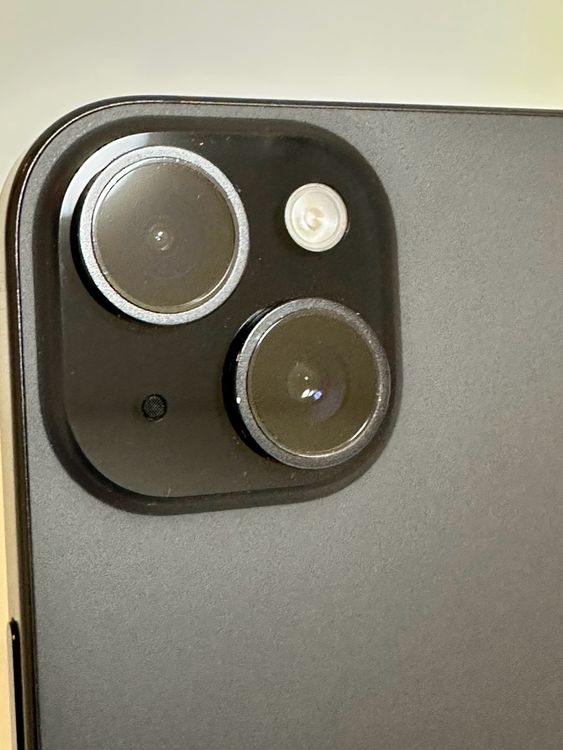 ���Хåƥ꡼82% SIM�ե꡼ iPhone15 128GB �֥�å�