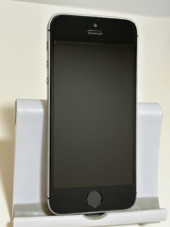 ���Хåƥ꡼97% docomo iPhoneSE 64GB ���ڡ������쥤