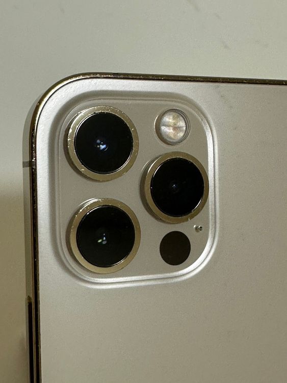���Хåƥ꡼82% SIM�ե꡼ iPhone12Pro 256GB �������
