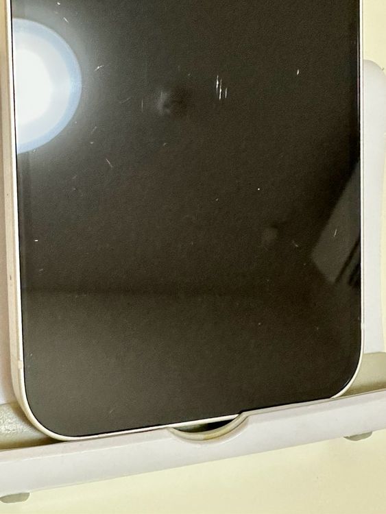 ���Хåƥ꡼82% SIM�ե꡼ iPhone13 128GB �������饤��