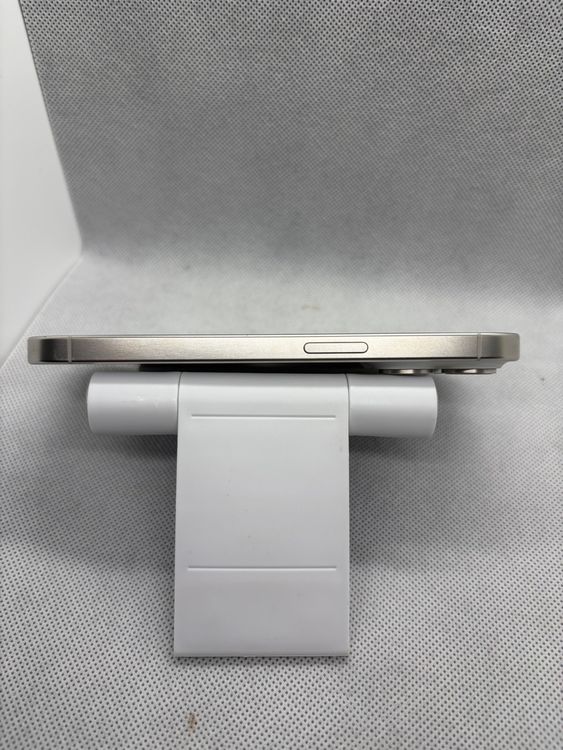 ��SIM�ե꡼ iPhone15Pro 256GB �ۥ磻�ȥ����˥��� �Хåƥ꡼82%