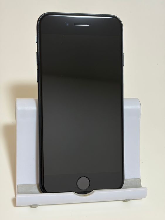 ���Хåƥ꡼88% Ķ���� SIM�ե꡼ iPhoneSE ��3���� 64GB �ߥåɥʥ���