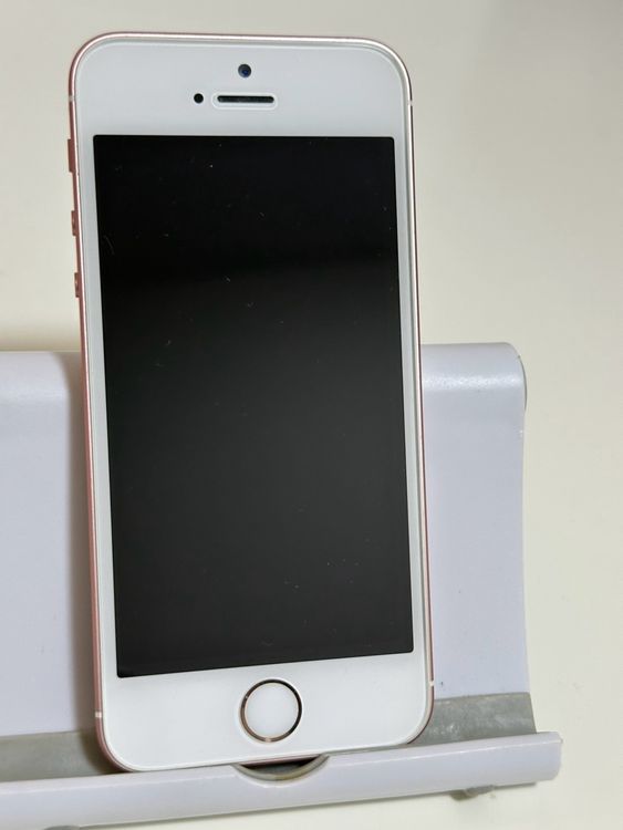 ���Хåƥ꡼87% SIM�ե꡼ iPhoneSE 64GB �������������