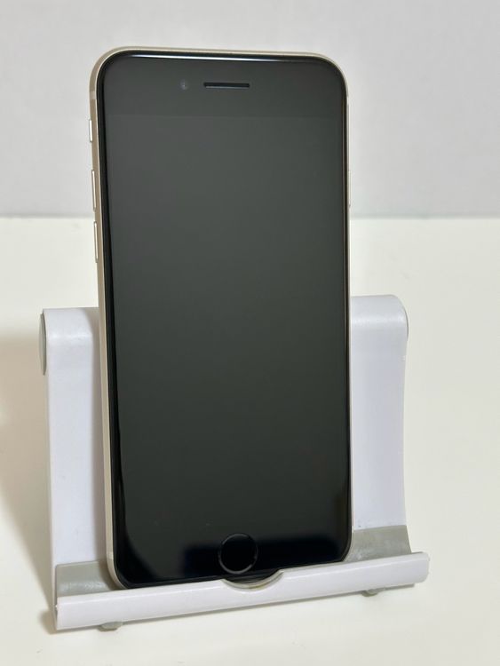 ���Хåƥ꡼81% SIM�ե꡼ iPhoneSE ��3���� 64GB �������饤��