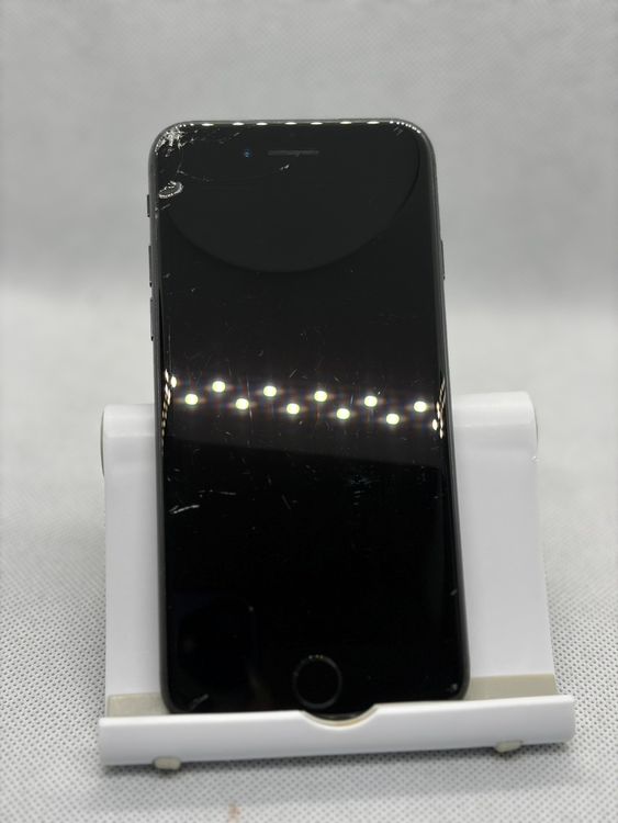 ���Хåƥ꡼84% SIM�ե꡼ iPhoneSE ��2���� 64GB �֥�å�