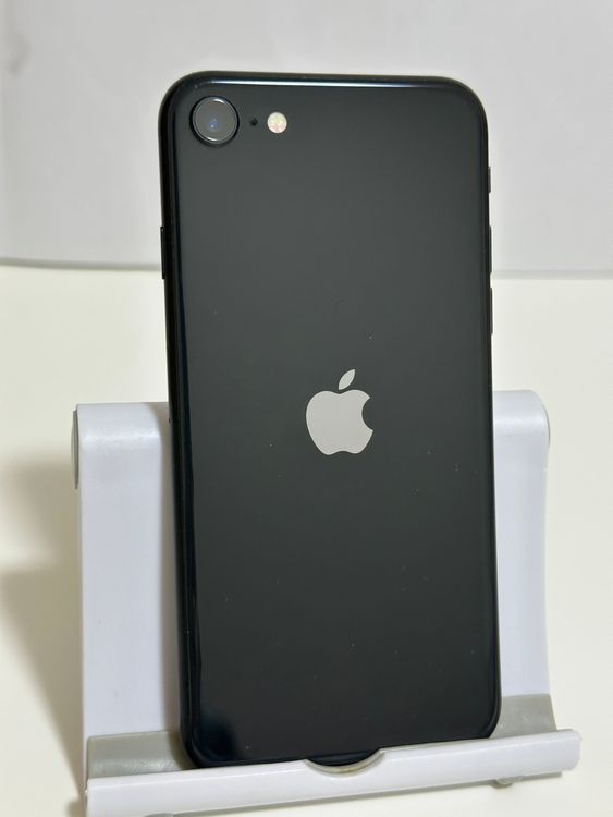 ���Хåƥ꡼82% SIM�ե꡼ iPhoneSE ��2���� 128GB �֥�å�