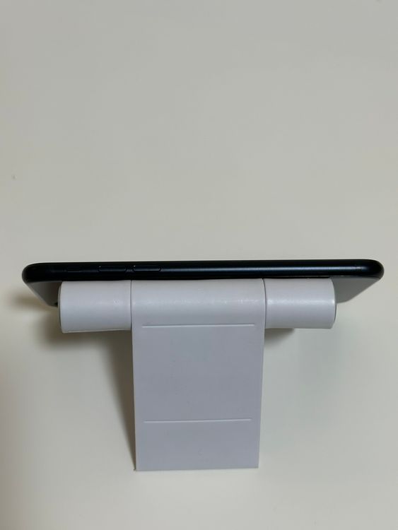 ������ �Хåƥ꡼100% SIM�ե꡼ iPhoneSE ��3���� 64GB �ߥåɥʥ���