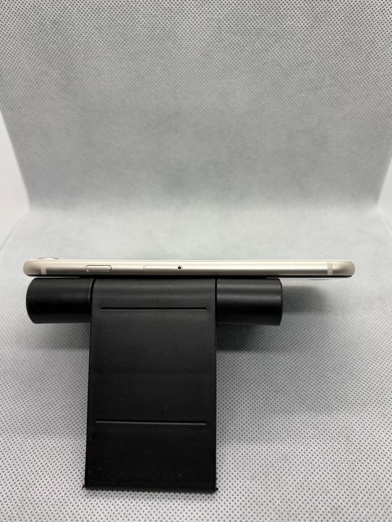 ���ϥԥͥ� SIM�ե꡼ iPhoneSE ��3���� 128GB �������饤�� �Хåƥ꡼83%