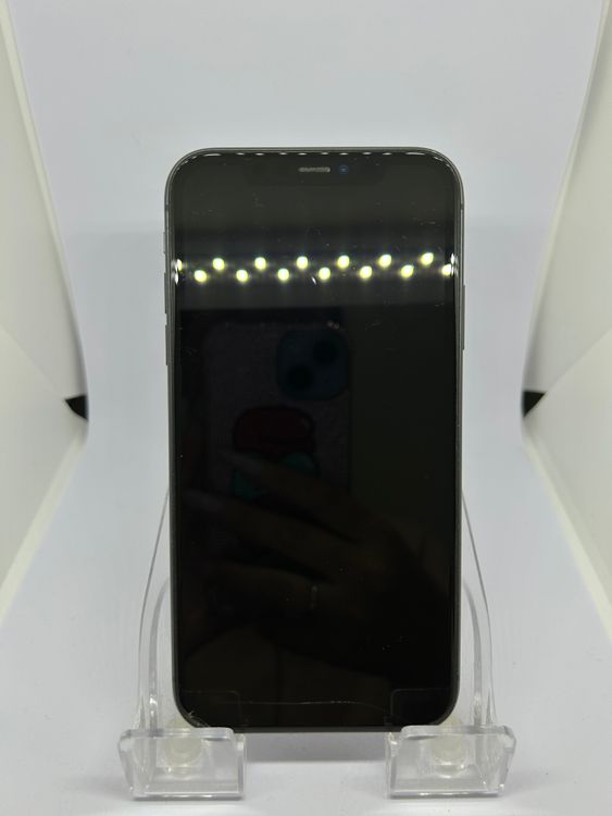 ��SIM�ե꡼ iPhone11  64GB �֥�å� �Хåƥ꡼74%
