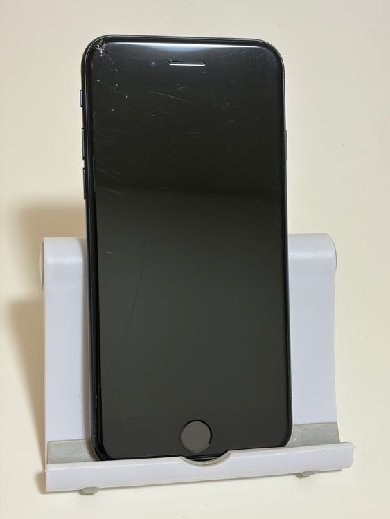 ���Хåƥ꡼82% SIM�ե꡼ iPhoneSE ��3���� 64GB �ߥåɥʥ���