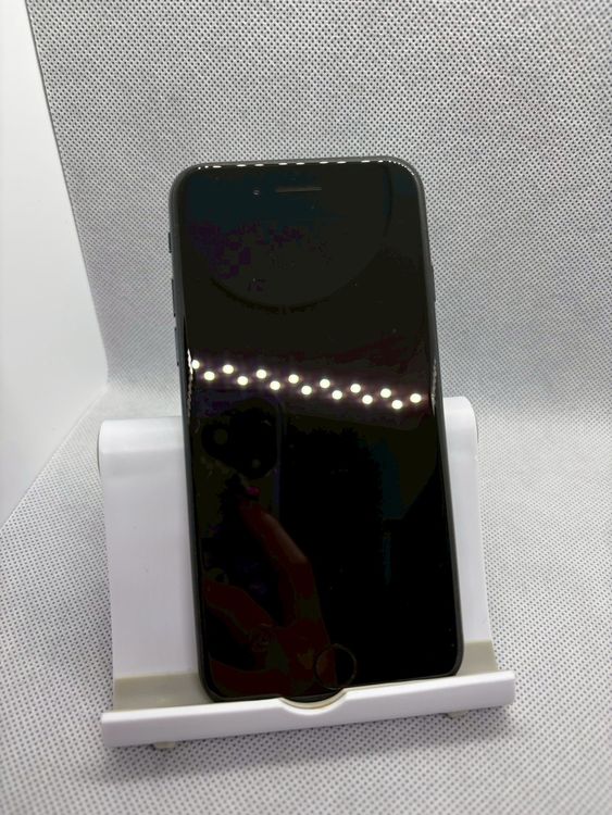 ��SIM�ե꡼ iPhoneSE ��3���� 128GB �ߥåɥʥ��� �Хåƥ꡼86%