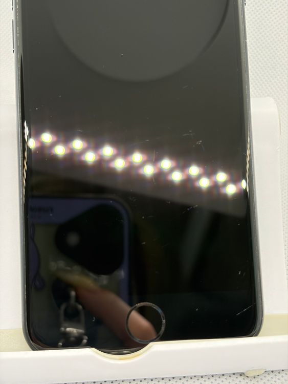 ���Хåƥ꡼92% SIM�ե꡼ iPhoneSE ��3���� 128GB �ߥåɥʥ���