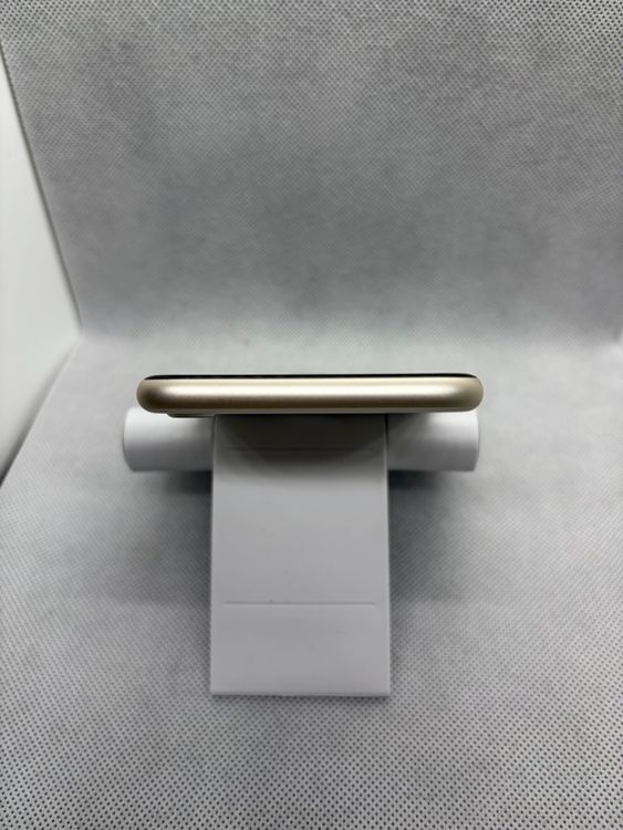 ��Ķ���� SIM�ե꡼ iPhoneSE ��3���� 64GB �������饤�� �Хåƥ꡼82%