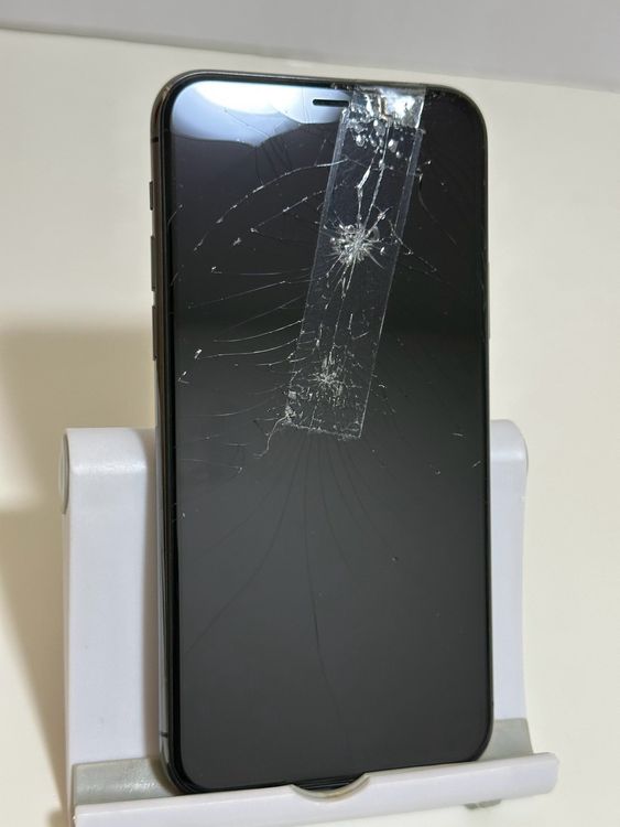 ���Хåƥ꡼100% SIM�ե꡼ iPhone11Pro 64GB ���ڡ������쥤