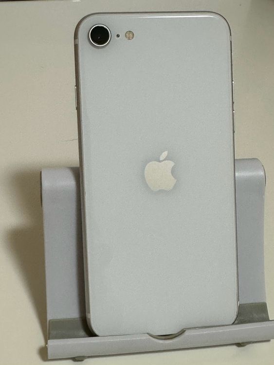 ���Хåƥ꡼80% SIM�ե꡼ iPhoneSE ��2���� 64GB �ۥ磻��