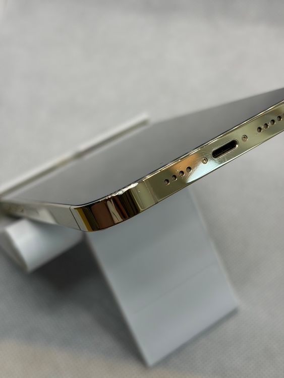 ���Хåƥ꡼81% SIM�ե꡼ iPhone12ProMax 128GB �������