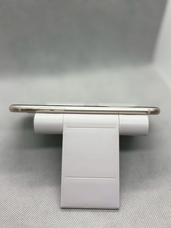 ������ SIM�ե꡼ iPhoneSE ��3���� 64GB �������饤�� �Хåƥ꡼83%