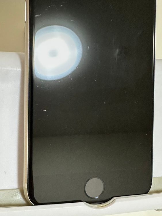 ��SIM�ե꡼ iPhoneSE ��3���� 64GB �������饤��