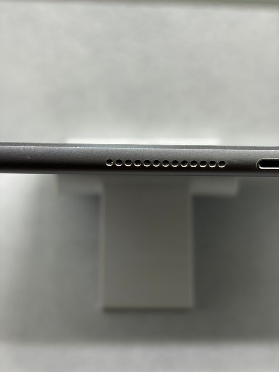 ��iPad ��7���� 128GB ���졼 Wi-Fi��ǥ�